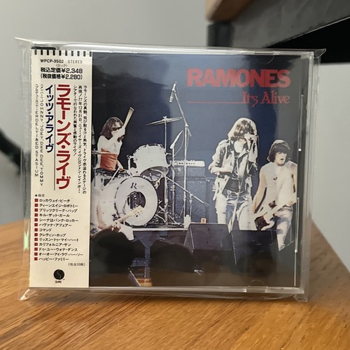 Ramones alive - "it's, alive"